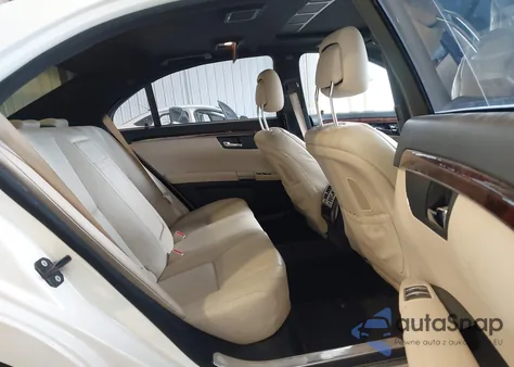 2009 Mercedes-Benz S 550 4Matic z USA, uszkodzony, nr VIN WDDNG86X89A270689